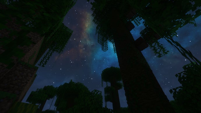 Um céu noturno com aurora em uma selva no servidor Minecraft.