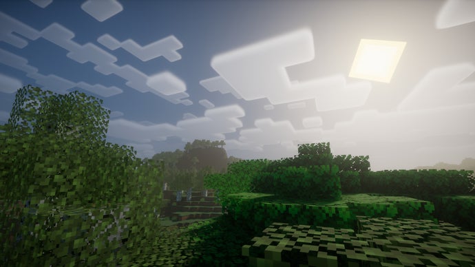 Detalhe das copas das árvores de uma floresta no servidor Minecraft, com nuvens e sol acima.